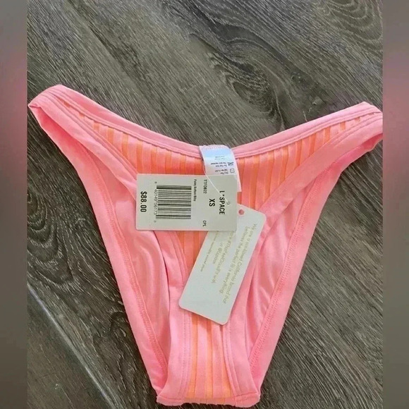 L*space x Revolve axel top and foley bitsy bottom size xs pink/ orange - Picture 3 of 6